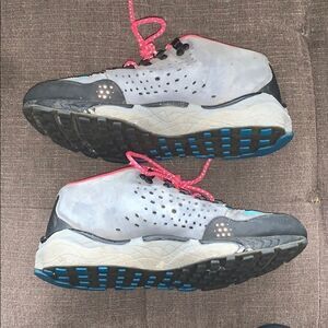 MEN’S 10 NIKE ACG LIGHTWEIGHT TRAIL SHOES/BOOTS